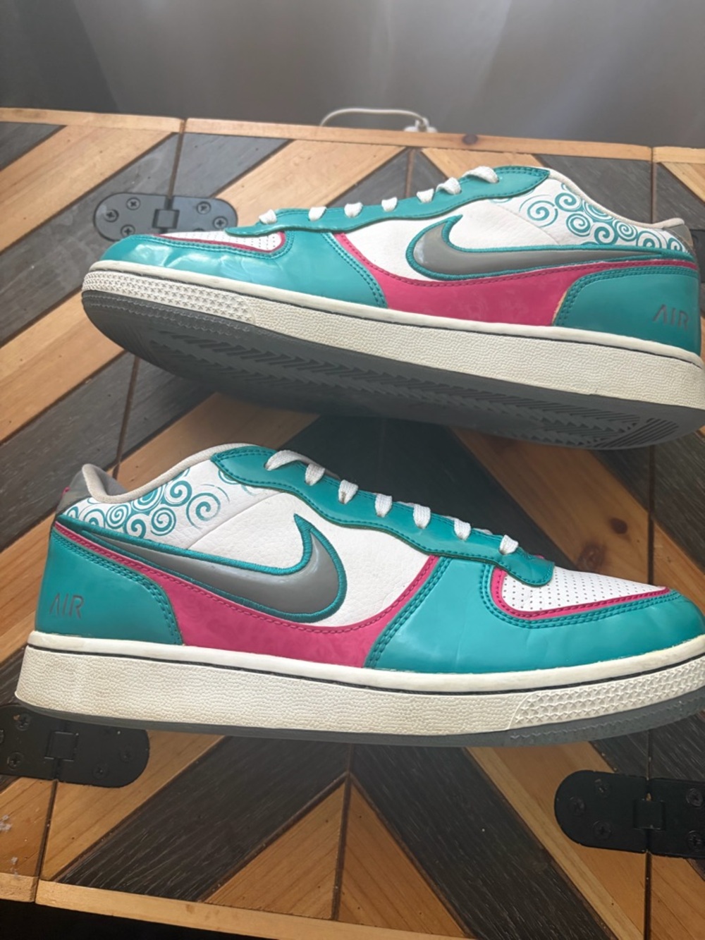 Nike Low-Top Indee Sneakers in Teal, Pink & Silver